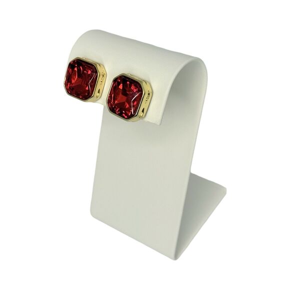Red Faceted Glass Square Clip On Earrings  5/8" Gold Tone Shimmering Formal - Picture 9 of 12